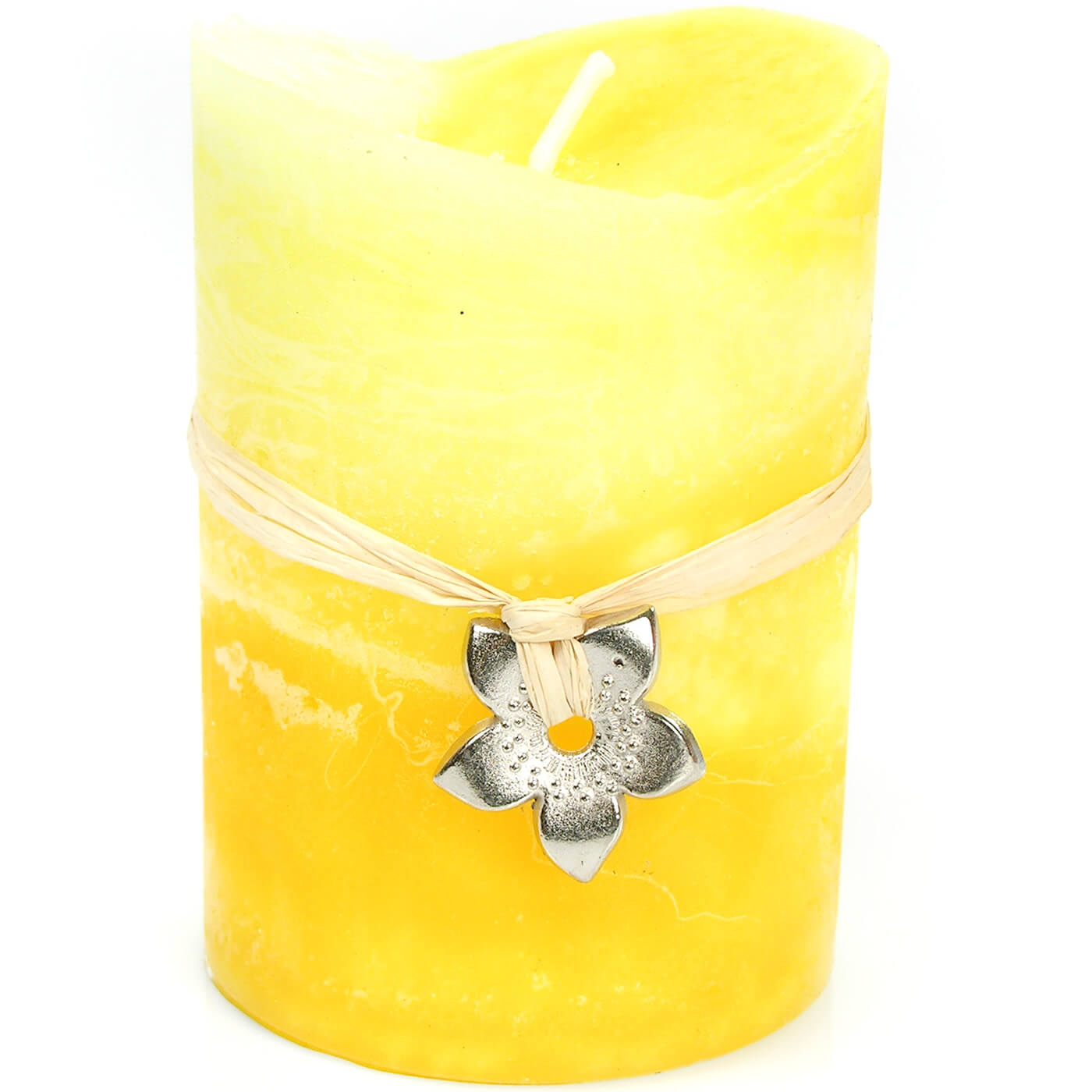 Dream Kerze in Sun Gelb mit Kordel und Blumenanhänger verziert